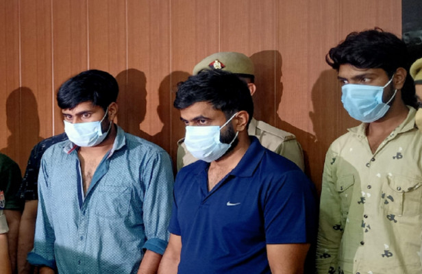 विश्वासघात: 55 लाख की रकम देख ड्राइवर व उसके भाई की बदल गई नियत, दे दी लूट की सूचना विश्वासघात: 55 लाख की रकम देख ड्राइवर व उसके भाई की बदल गई नियत, दे दी लूट की सूचना